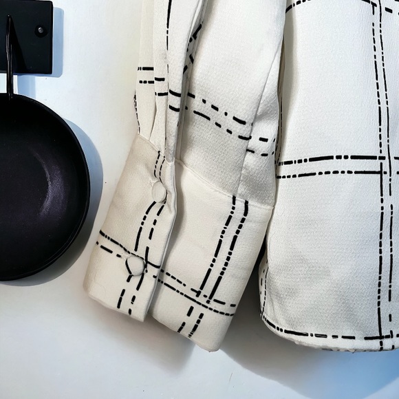 H&M LONG SLEEVE PLAID TOP SIZE 6 - Picture 3 of 5